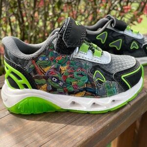 Kids' Light-Up Sneakers - Black & Neon Green